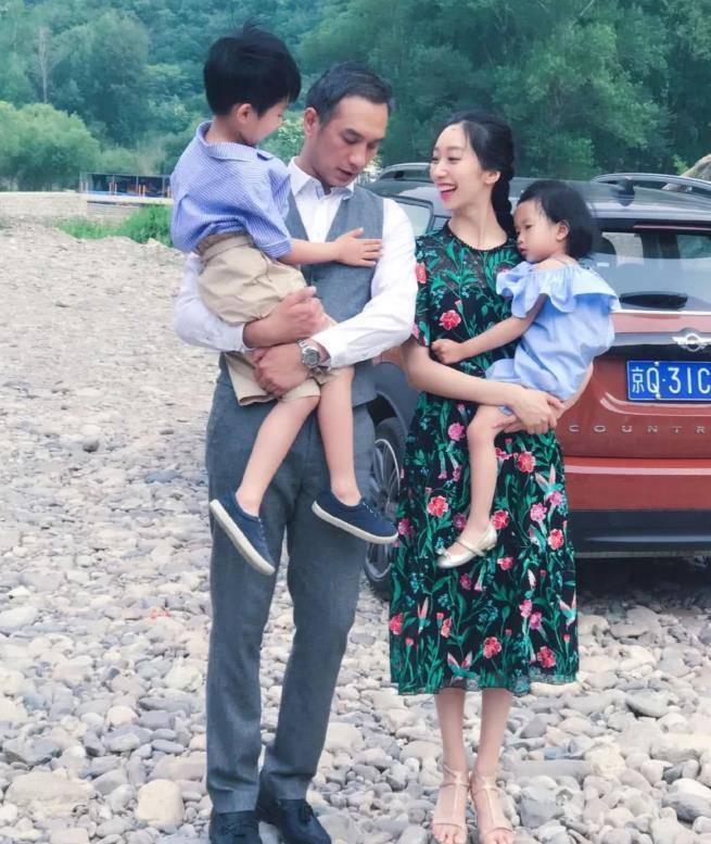 原创有钱就是硬气黄觉让孩子拒绝网课引争议到底是咋养娃的