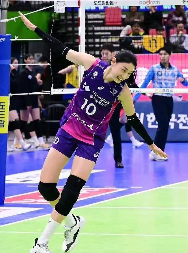 金软景是朱婷之前的世界第一主攻,是朱婷之前的偶像.