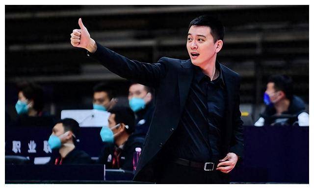 辽宁篮球队教练图片