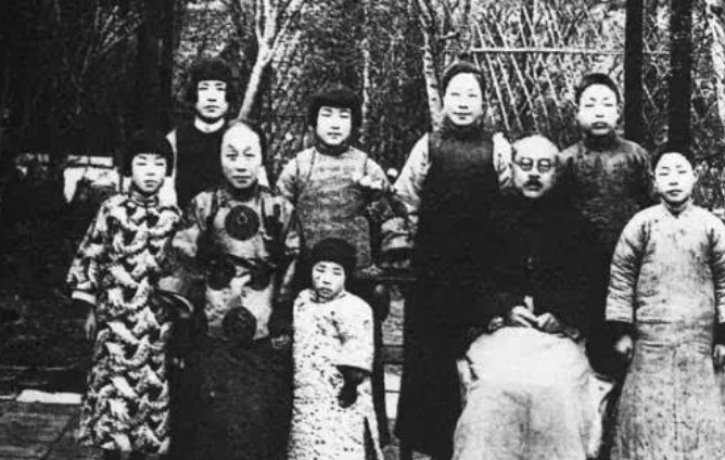 钱钟书先生心中最贤的妻是杨绛,而杨绛心中最贤的妻则是母亲唐须嫈.