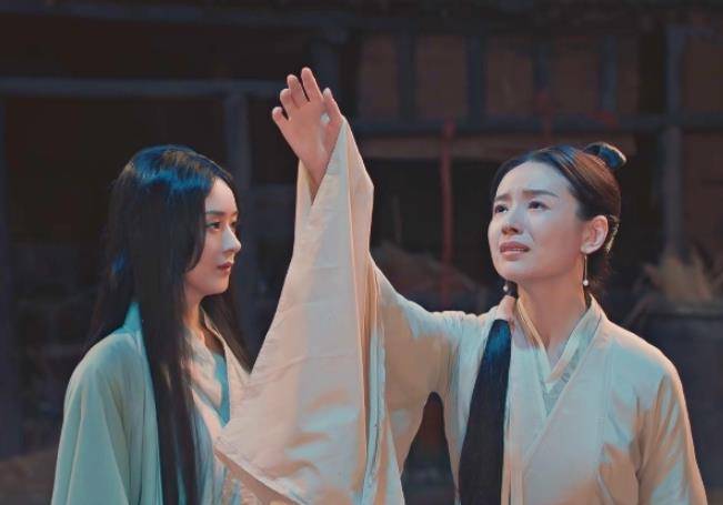 原创36岁赵丽颖对比43岁董洁老天爷赏饭吃与科班毕业的演技一目了然