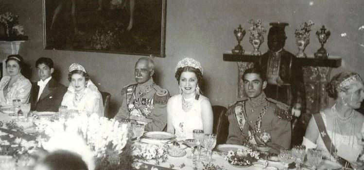 为了安抚亲妹妹法丝亚远嫁的担忧心情,哥哥福阿德二世将这场婚礼布置