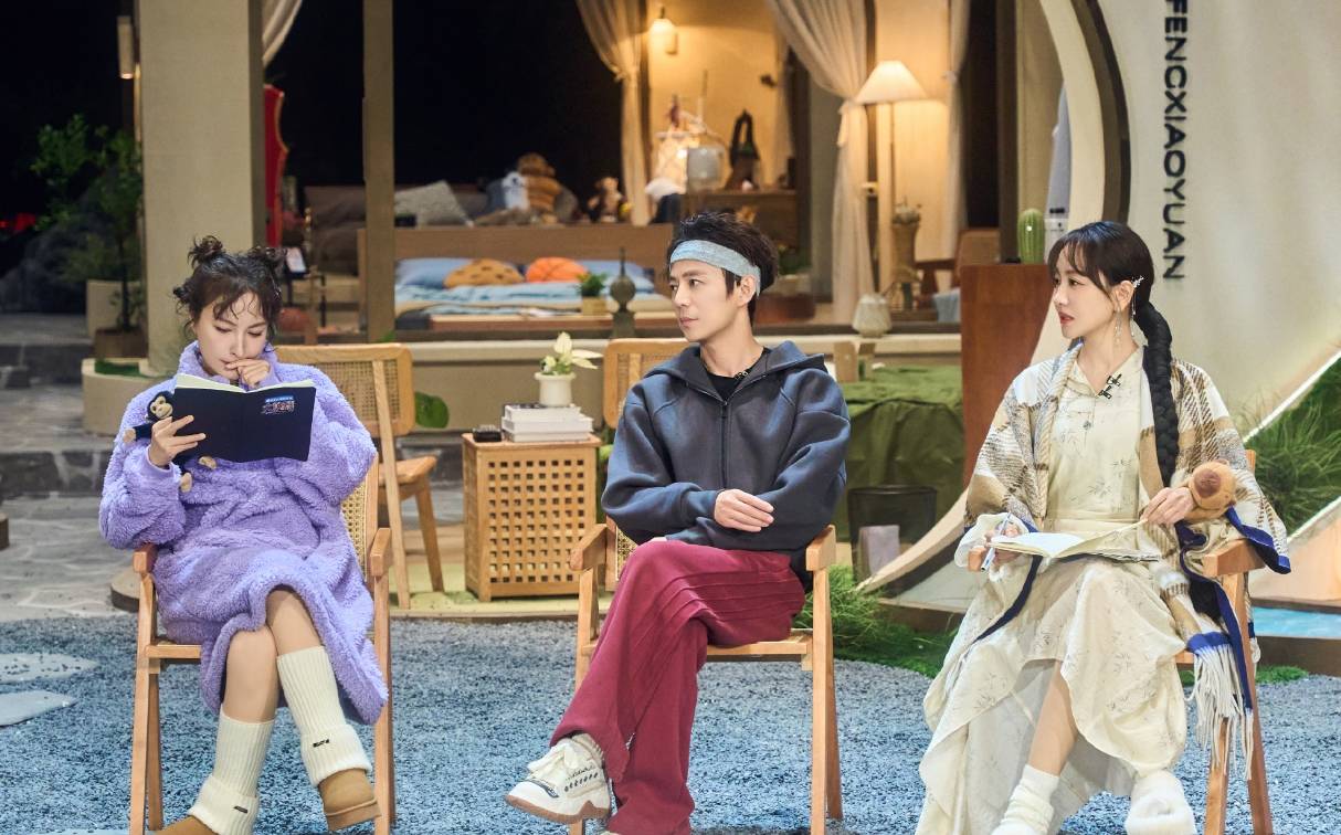 纵观《大侦探》播出至今,从何炅,撒贝宁,王鸥,白敬亭以及鬼鬼常驻,到