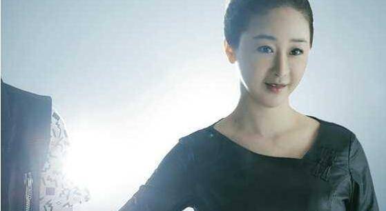 43岁儿媳和59岁公公十指紧扣,24岁老公跟在一旁视而不见_咸素媛_陈华