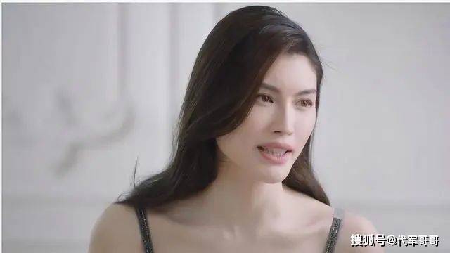 18年前,她靠着给李咏砸金蛋为生,如今摇身一变成了国际超模_节目_何穗