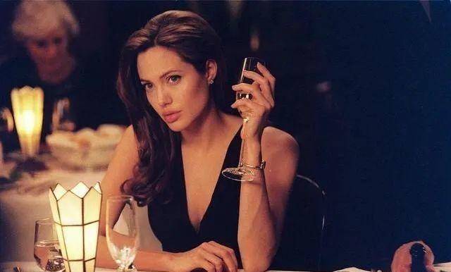 原创时尚是她最大的标签超高颜值却也叛逆全球最美的女人有多美