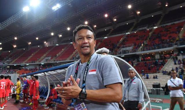 新加坡力争打破"恐中症",3兄弟是亮点_球员_范迪_国足