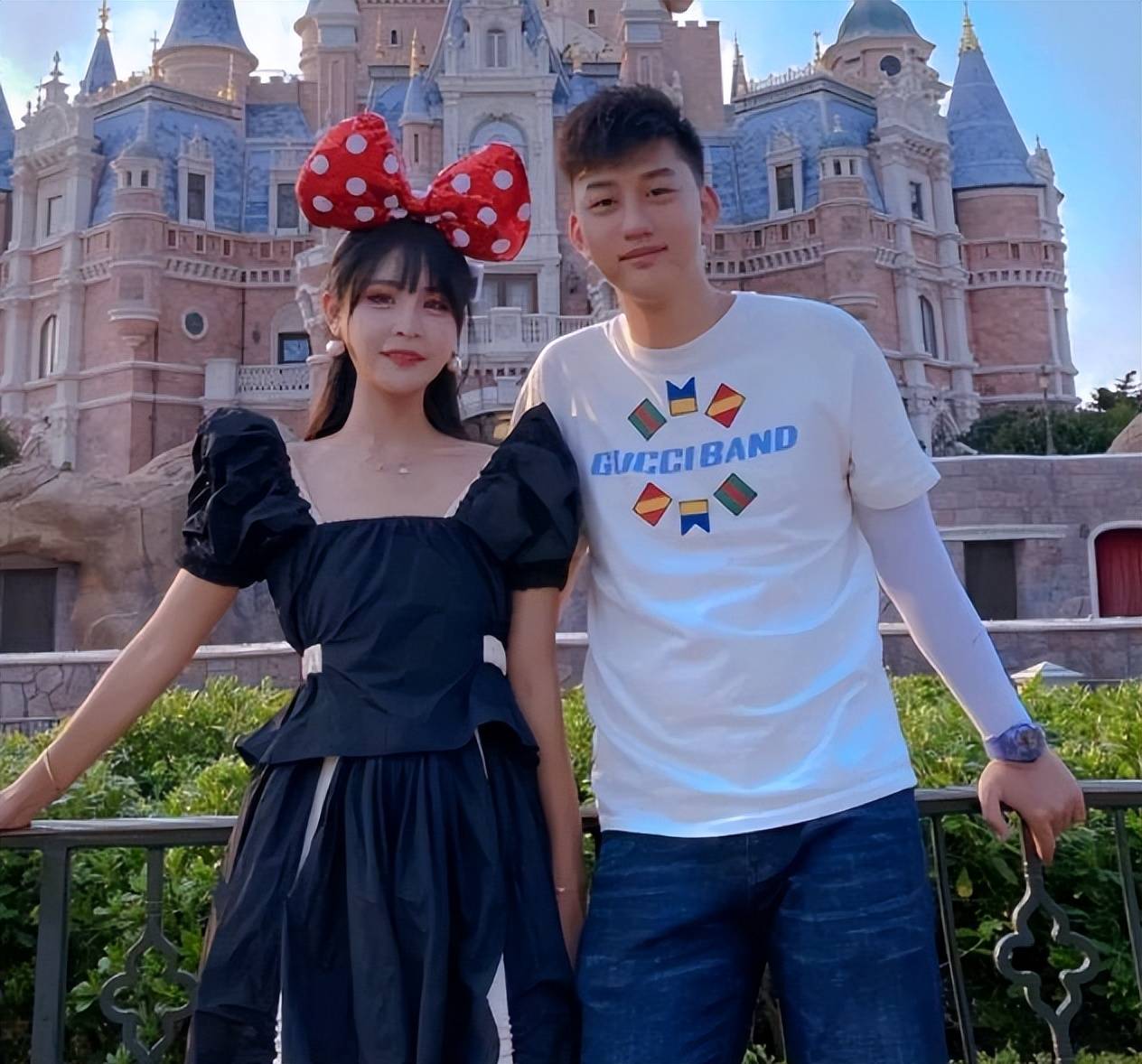 比如前男友达少在恋爱期间的一些过分行为.