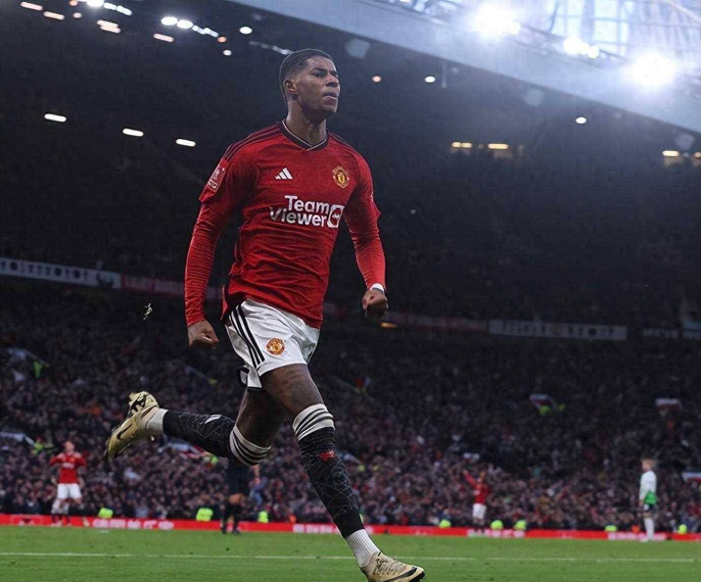 原创罪人华丽转身为功臣曼联10号绝杀扳平加时救主全场热泪盈