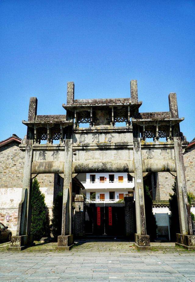 原创安徽黄山雄村一个800年历史的古村落因维护关闭成了最佳去处