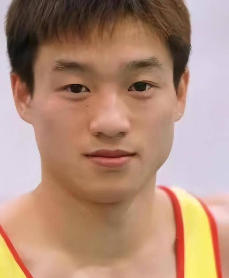 杨威自爆40岁就带上呼吸机网友怎么可能