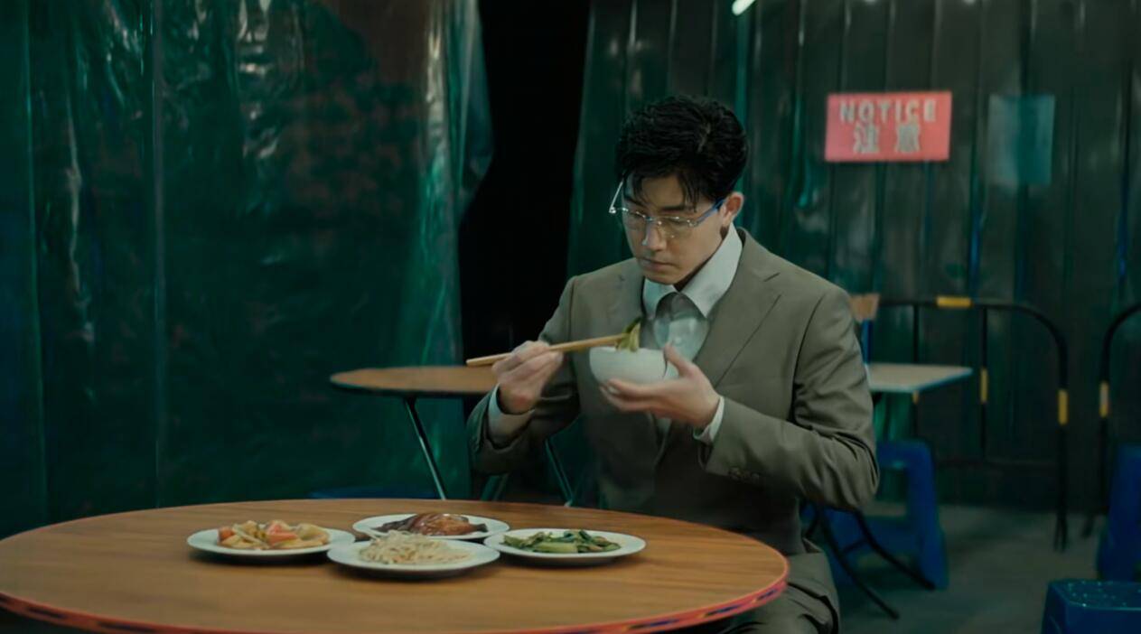 张睿是如愿以偿抢到自己想演的角色了,但是他的表现却让人尴尬到脚趾