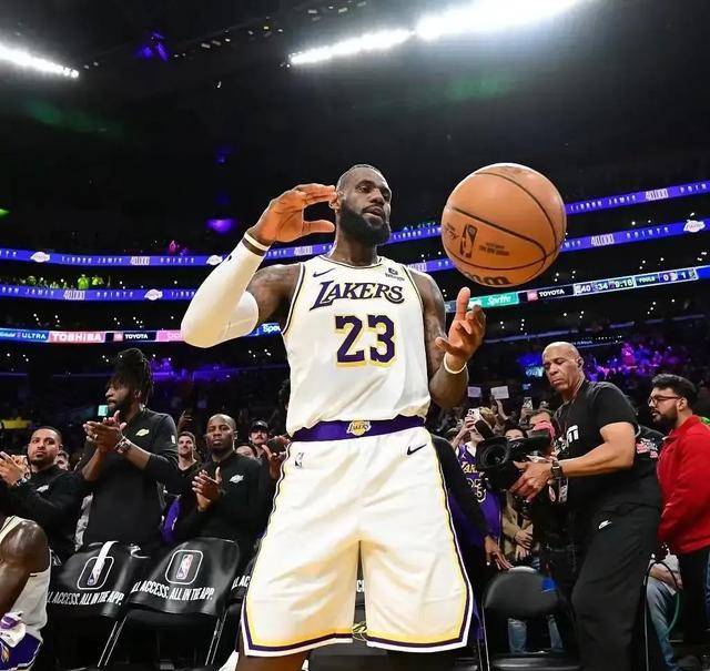 破纪录詹姆斯成nba历史第一人40000分里程碑震撼达成