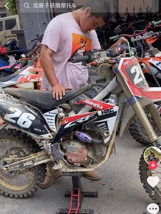 重庆龙麻子亲人相继离世女友在他落魄时离开他的背后有泪水