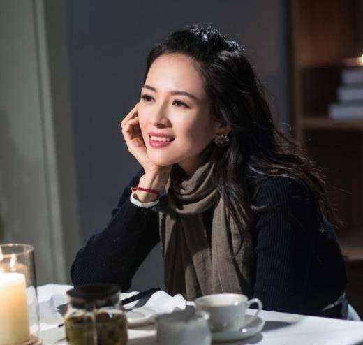 原创卸妆后章子怡真面目曝光眉毛淡脸发黄却仍气质非凡网友惊叹不已