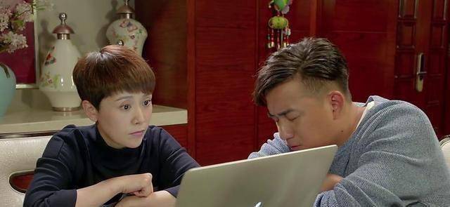 了解事情的原委之后,李响知道老婆一直想买一件大衣,一直也没舍得买