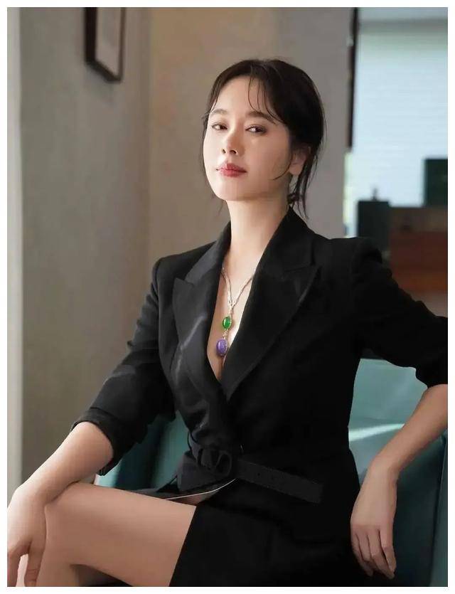 原创左小青绯闻不断身材成为焦点崭露风采