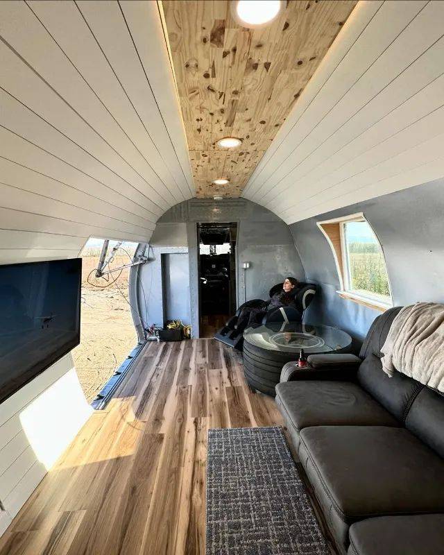 天上体面高薪花500万爆改古董机,5000元出租竟供不应求_jon_飞机_改造