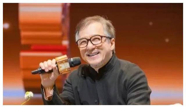 成龙70岁最新近照曝光网友热议细节解读