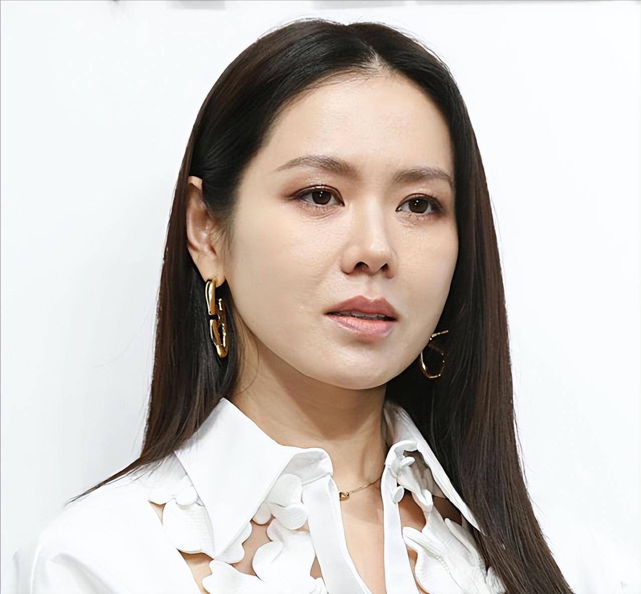 42岁孙艺珍活动生图来了!皱纹明显衰老很多,膝盖伤痕明显!_人生_演艺_