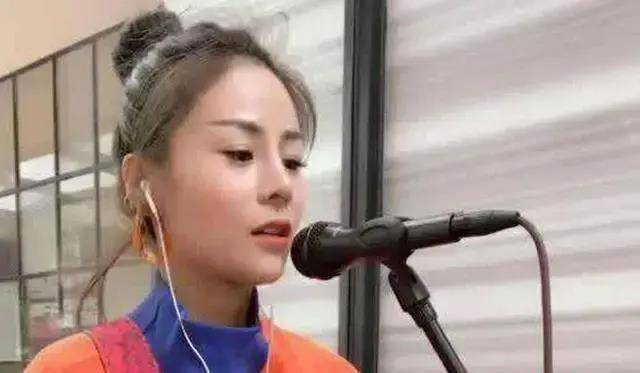 花姐狂浪:从街头卖唱到粉丝千万,只用了2首歌就做到了名利双收_嗓音