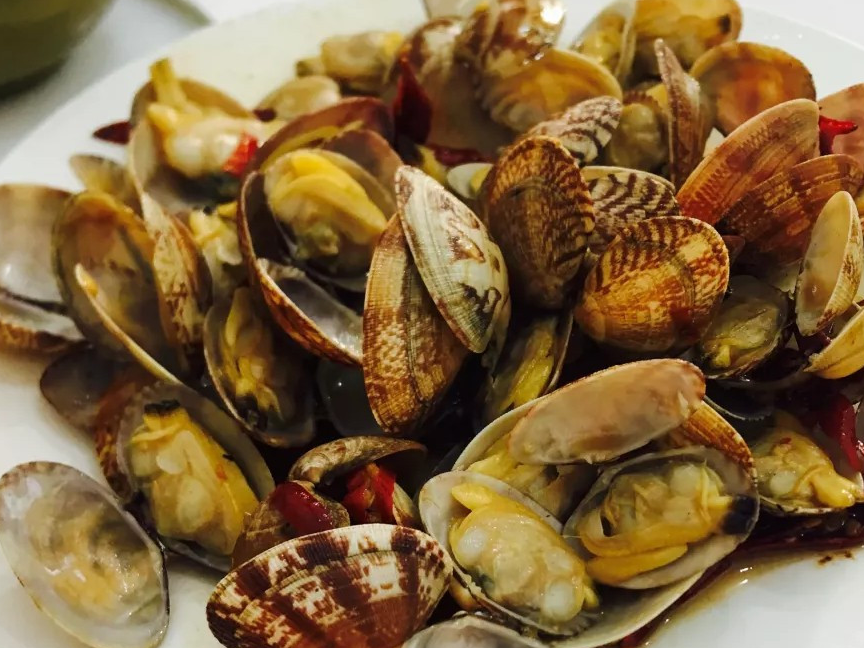 青岛老字号苍蝇小馆里不一样的小海鲜做法,当地人吃了几十年