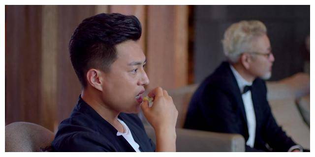 《欢乐颂》时,看见靳东饰演的谭宗明好帅气啊,就是觉得他和安迪没在一