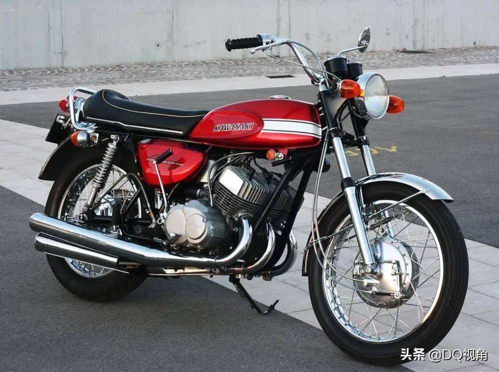 川崎h1 mach iii采用的是499cc的三缸两冲程发动机,这款车设计之初的