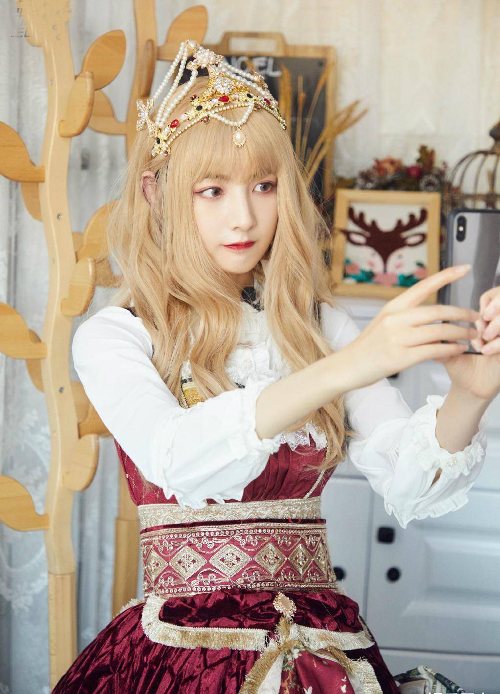 原创硬糖少女洛丽塔造型曝光希林像小公主赵粤撞脸郑乃