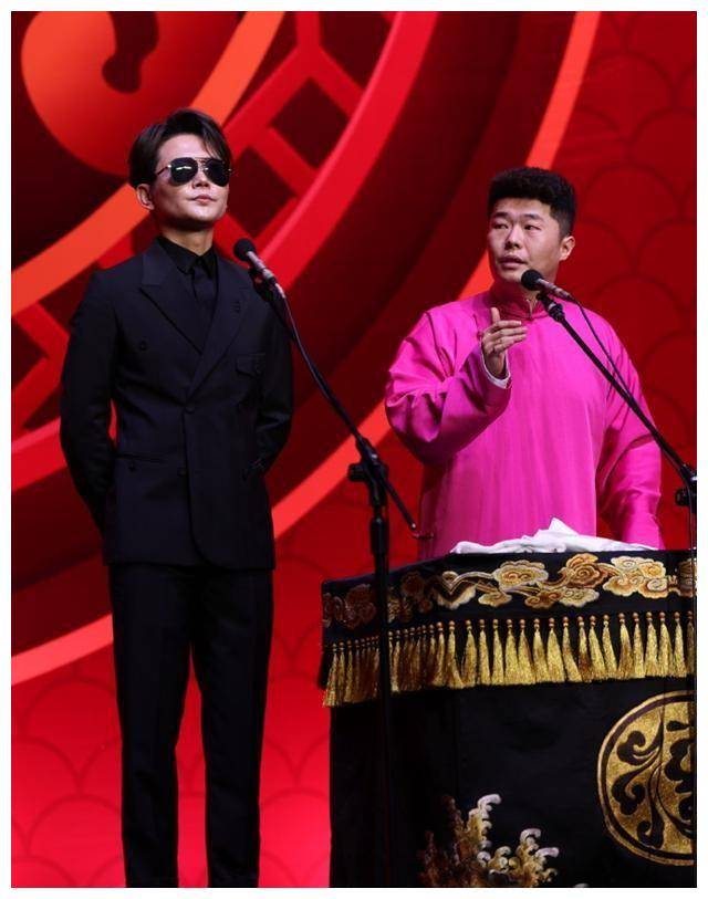 哥哥姐姐们,听说在上海专场,孟鹤堂和周九良大秀《大保镖》,《爆竹声