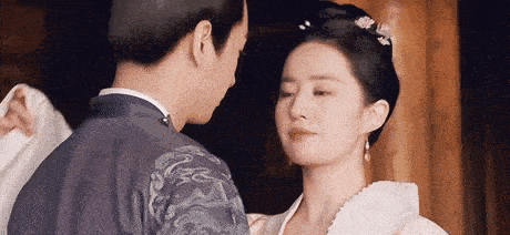 还记得《三生三世十里桃花》中迪丽热巴饰演的凤九吗?