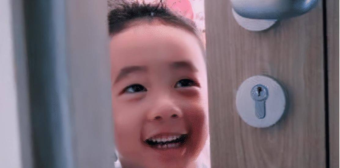 山鸡哥陈小春晒香港豪宅房子面积非常大装修至少几百万