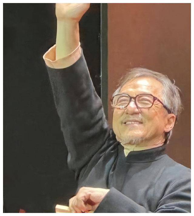 成龙近日70岁生日最新近照曝光引发热议网友关注