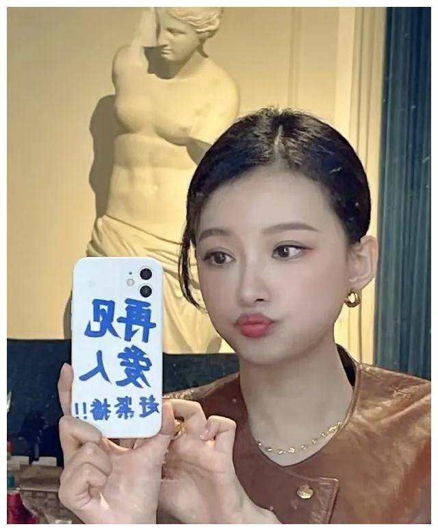 王京花不满孙怡事件沛沛再度出现引发滕光正关注