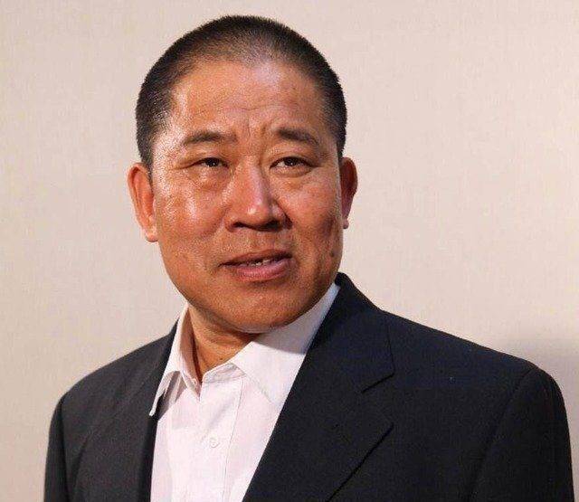 是《老少爷们上法场》,在大陆抗战题材电影《烈火金刚》中饰演二秃子