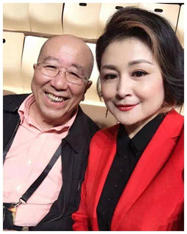 雷恪生老婆的照片图片