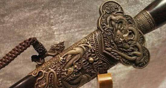 原创乾隆皇帝死后放在身边陪葬的绝世宝剑现世后不久就被人为毁坏了
