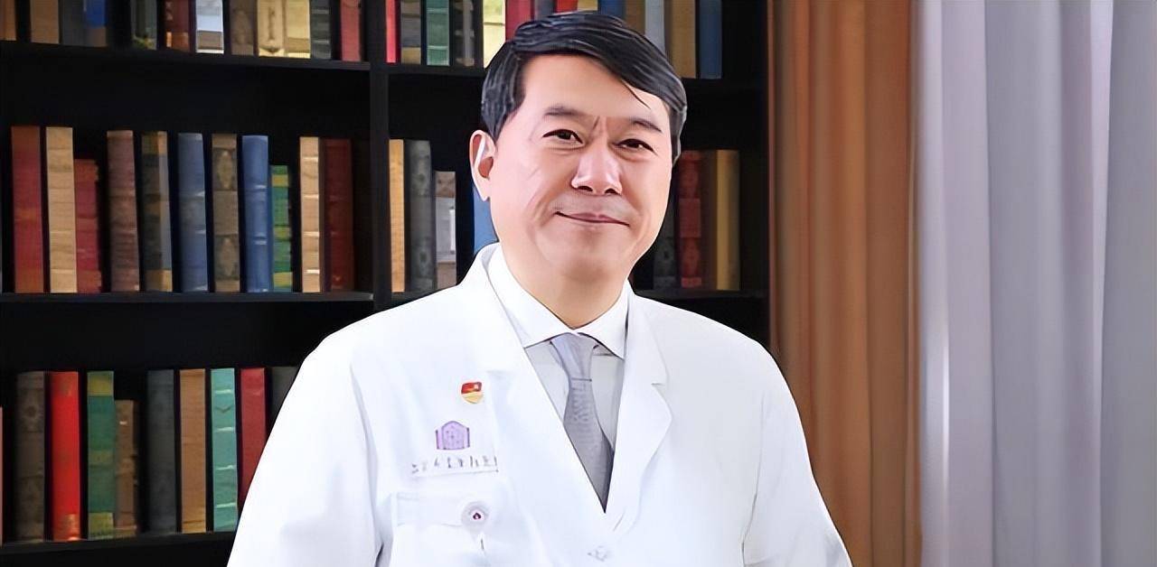 "董家鸿"你去北京找医生虽然心有不忍,却也不愿意耽误刘迪的病情.