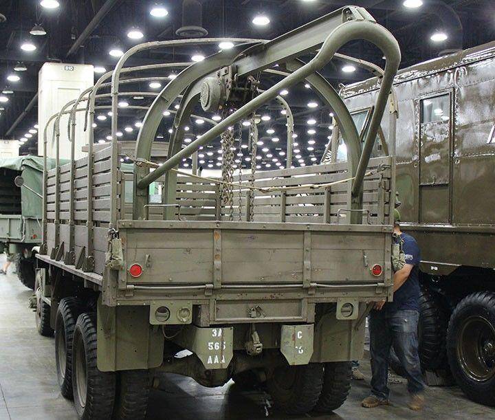 巴顿将军里面住,二战美军生产的gmc军卡,载货拉人两不误(一)_卡车