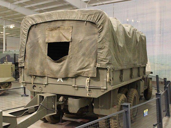 巴顿将军里面住,二战美军生产的gmc军卡,载货拉人两不误(一)_卡车