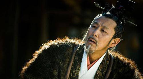 "项羽死后,"王翳取其头,馀骑相蹂践争项王,相杀者数十人.最其后