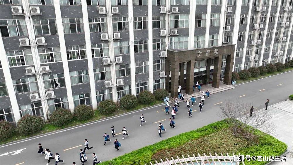 霍山文峰学校开展消防防震应急疏散演练