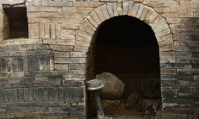 千古一帝隋炀帝寒酸墓地杨广仅剩下两颗牙齿图8是萧后的遗骸