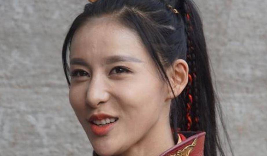 隋唐第一女将新月娥杀罗士信生擒程咬金却死于新婚之夜