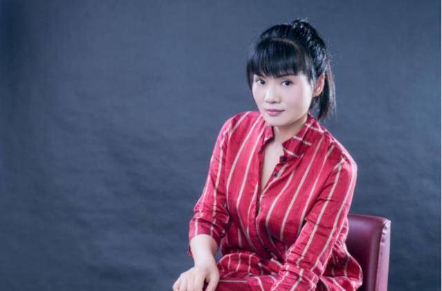 原创17岁中专教师熊芳芳31年6次跳槽终成名师曾因辞职引起热议