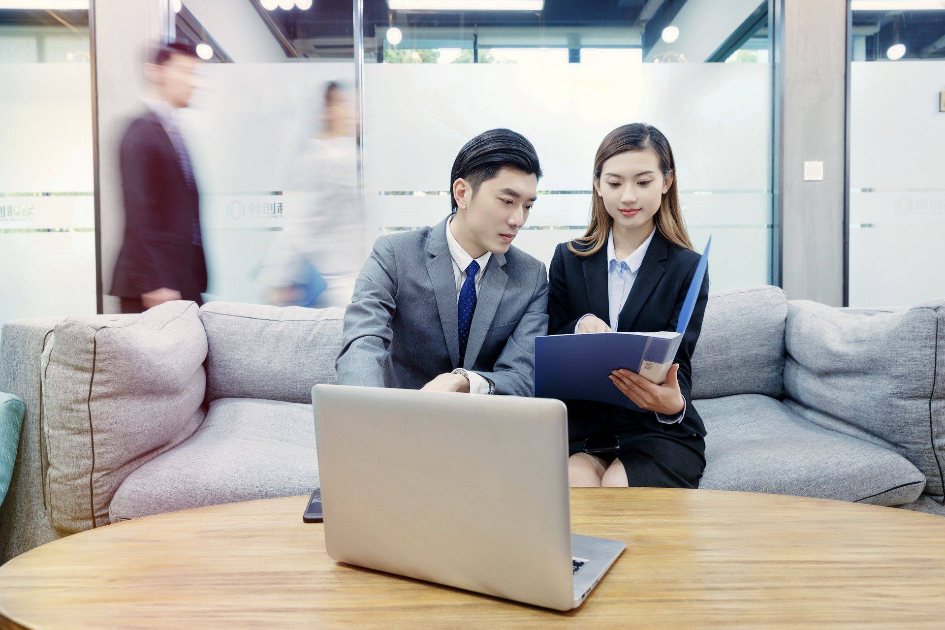 为什么说做领导,就需要适当摆摆架子,而不要显得太随和?