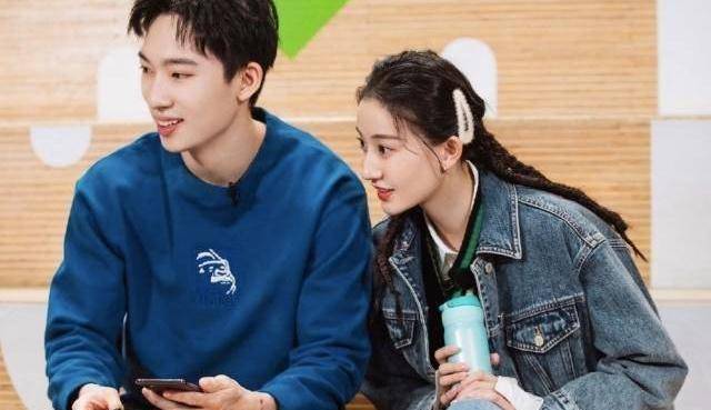 《女儿们的恋爱》,金晨是来玩的,没想到她才是真正来谈恋爱的_金莎