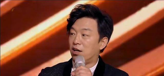 原创《幻乐之城》首期播出,何炅黄渤上演唠嗑交锋,王菲却是插不上话