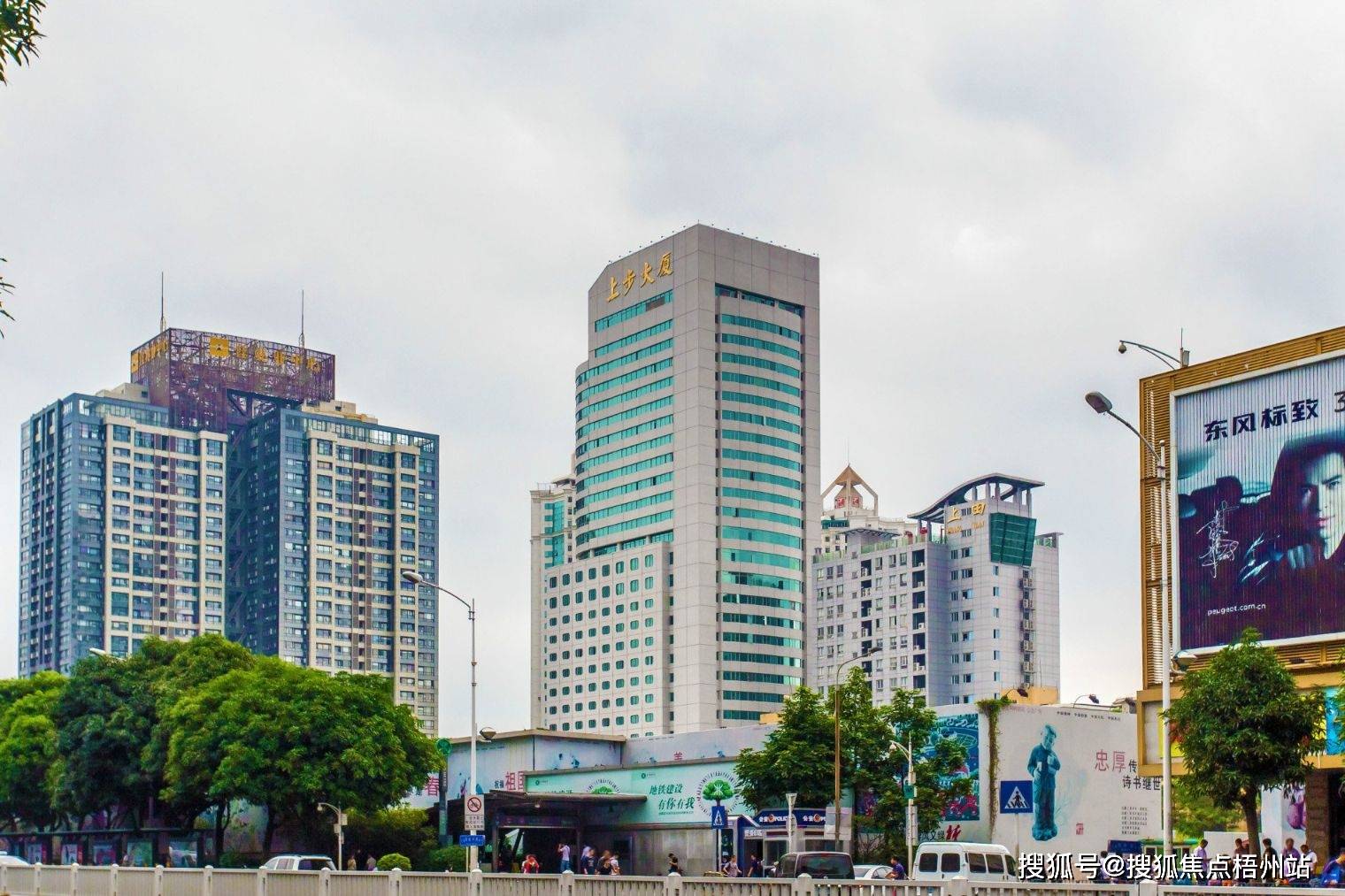 深圳上步大厦租120人独立办公室精装修带家具交通便利可注册