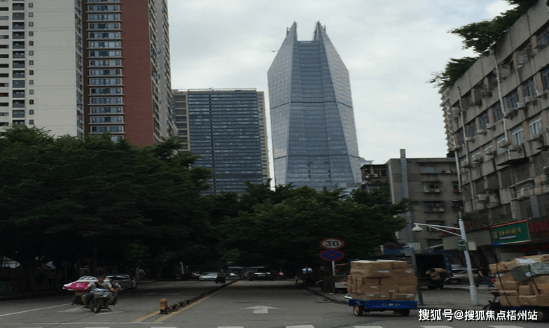 深圳世纪汇都会轩租120人独立办公室精装修带家具交通便利可注册